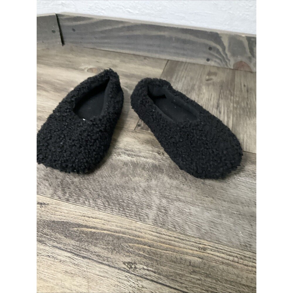 GAP Slippers for Women’s 5-6 Slippers Fuzzy Indoor House Slippers Rubber Sole